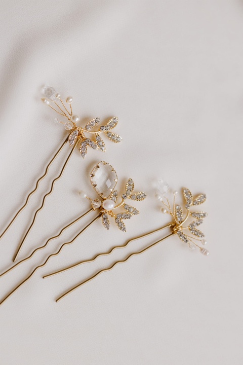 wsuwki do włosów złote z perłami i cyrkoniami