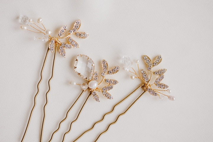 wsuwki do włosów złote z perłami i cyrkoniami