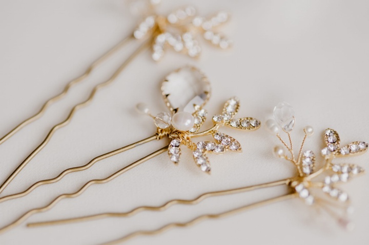 wsuwki do włosów złote z perłami i cyrkoniami