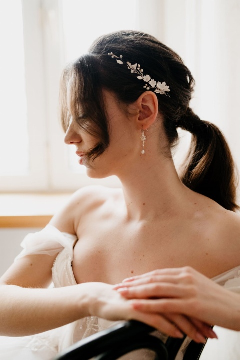 kolczyki srebrne z perłami i kryształkami wiszące Bianca - A dream twig