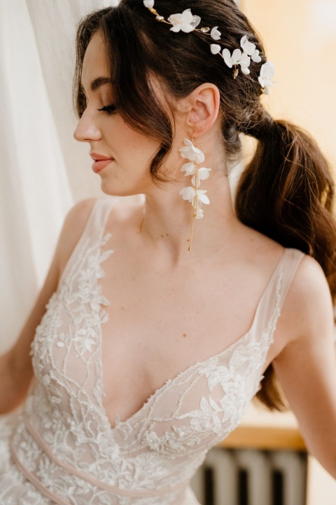 kolczyki ślubne długie z kwiatami i cyrkoniami boho ZŁOTE