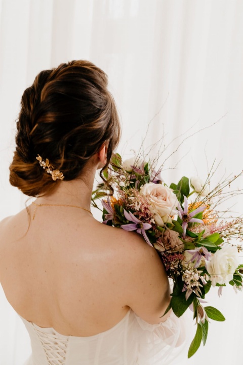 ozdoba ślubna do włosów spinka z listkami i perełkami złota