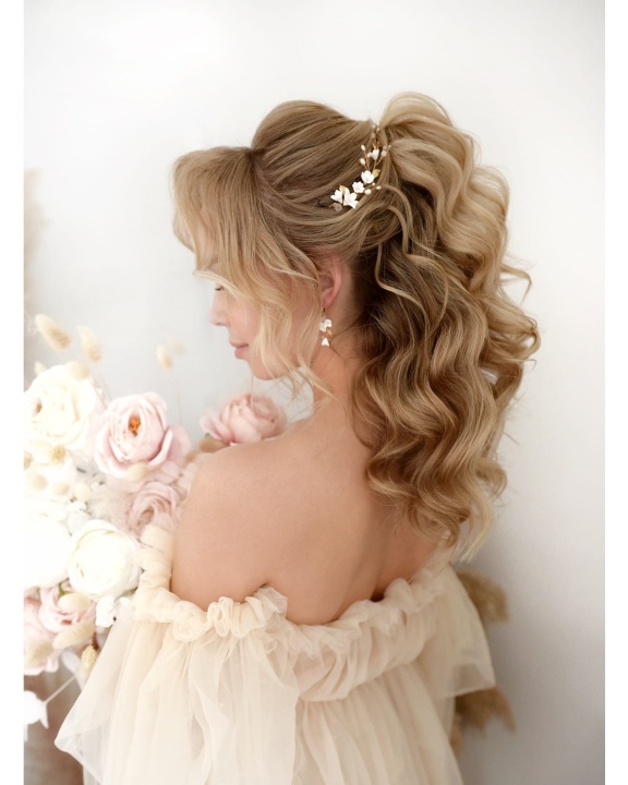 Fryzura ślubna: Niezwykłe Czesanie, gałązki Bianca + kolczyki Clodin ZŁOTO