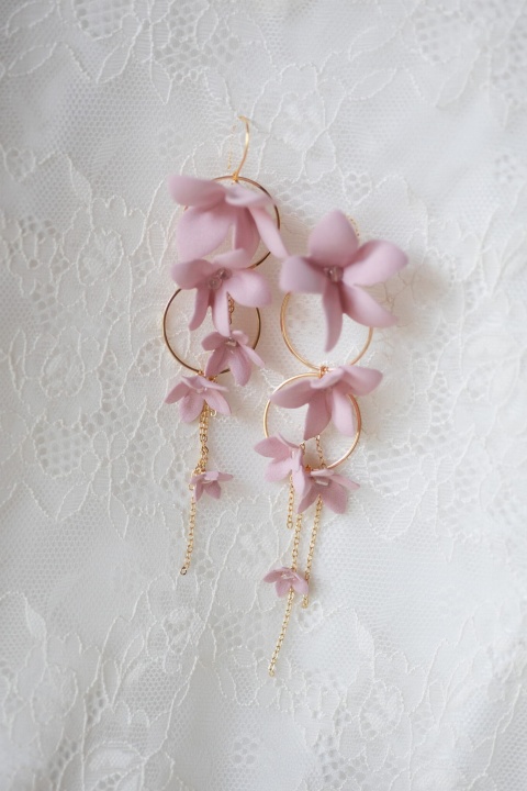 kolczyki Helen Petite z kwiatami w brudnym różu