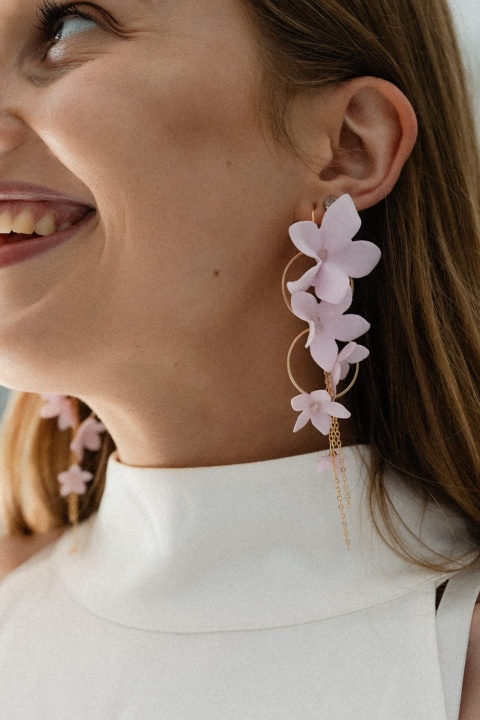 kolczyki Helen Petite z kwiatami lila róż