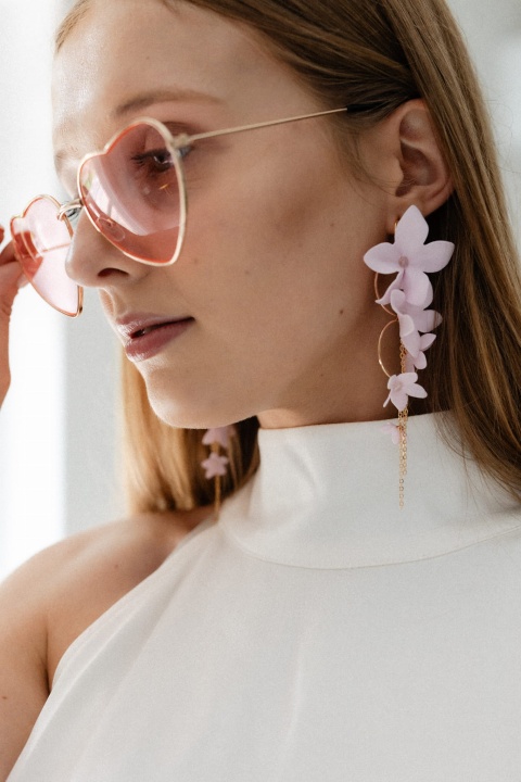 kolczyki Helen Petite z kwiatami lila róż