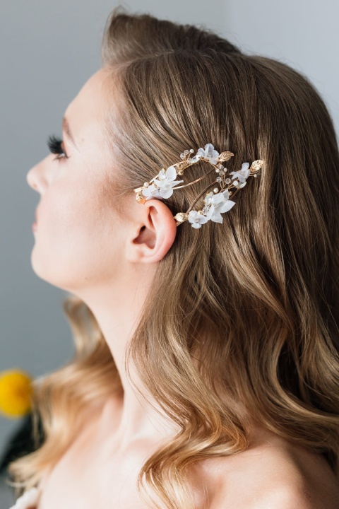 Lekkie Fale ślubne autorstwa Anny Dobrowolskiej - www.instagram.com/koki_loki_annadobrowolska z Lublina, a makijaż Anny Dalmaty - www.instagram.com/makeupplanbyann z Lublina