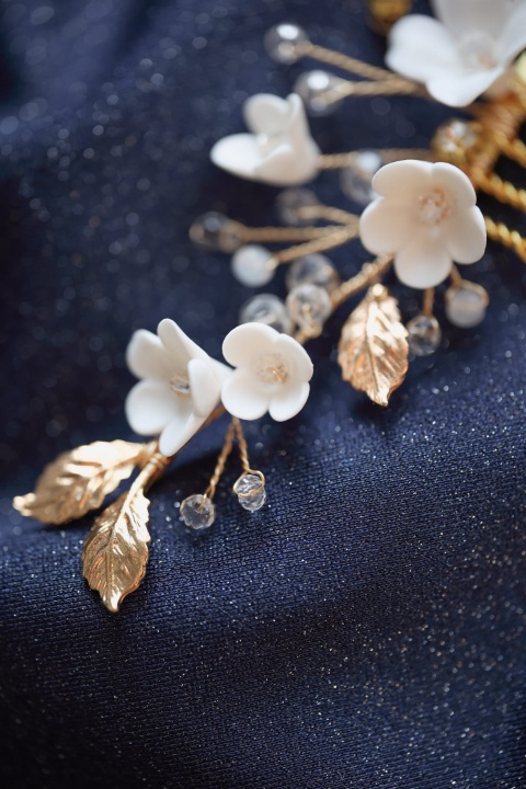 złoty grzebyk ślubny do włosów do koka ślubnego