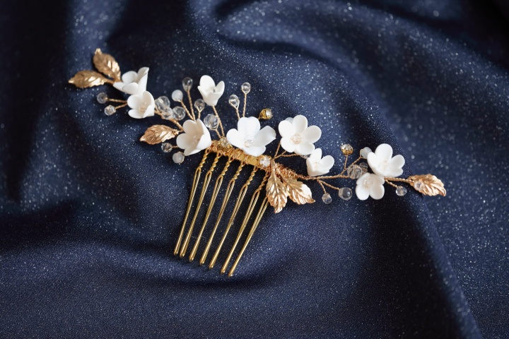 złoty grzebyk ślubny do włosów do koka ślubnego
