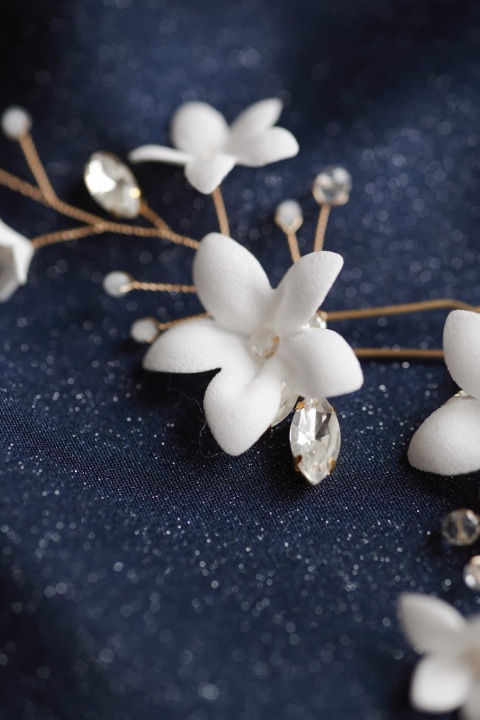 wsuwki do włosów z kwiatkami i cyrkoniami