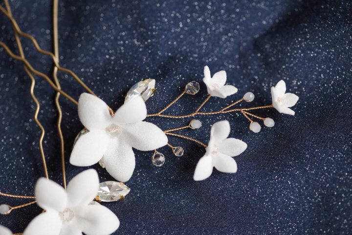 wsuwki do włosów z kwiatkami i cyrkoniami