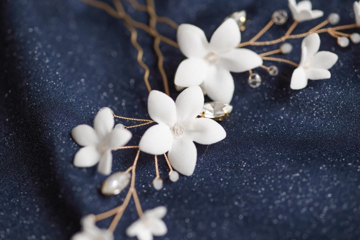 wsuwki do włosów z kwiatkami i cyrkoniami