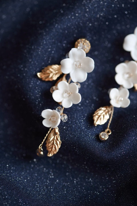 wiszące kolczyki ślubne z kwiatami boho