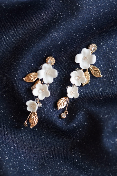 wiszące kolczyki ślubne z kwiatami boho