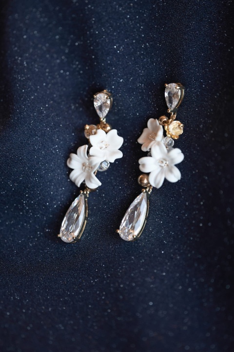 kolczyki ślubne z kwiatami i cyrkoniami GLAMOUR ZŁOTE