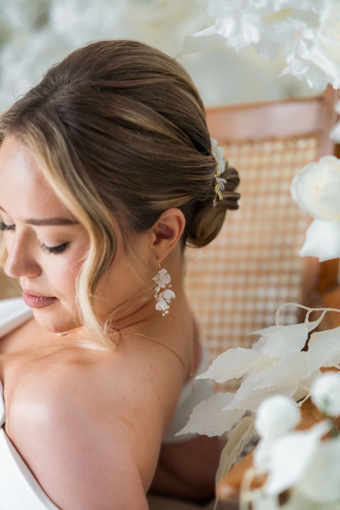 kolczyki z jedwabnymi kwiatami i kryształkami boho romantyczne