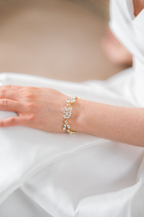 elegancka bransoletka ślubna z cyrkoniami