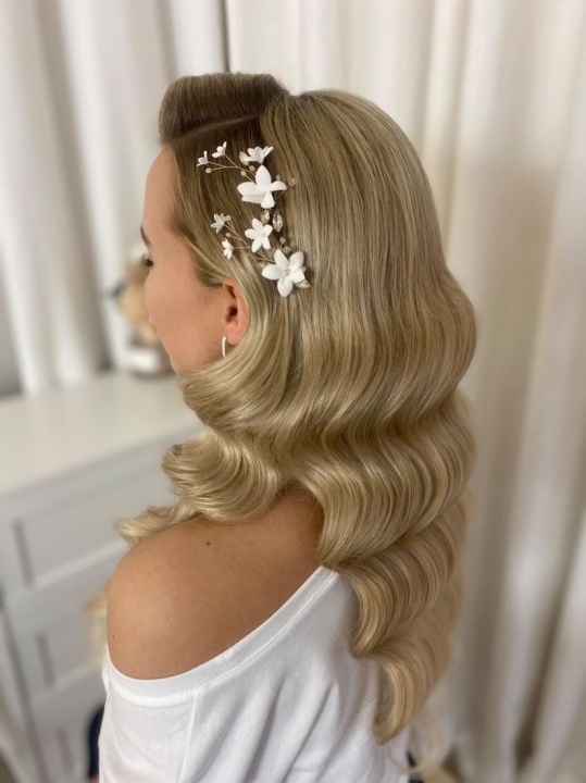 Fryzura i zdjęcie: Kamila Białas - www.instagram.com/kamila.bialas.hairstylist Katowice Fryzjer ślubny