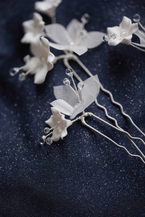 kwiatowe wsuwki do włosów ślubne