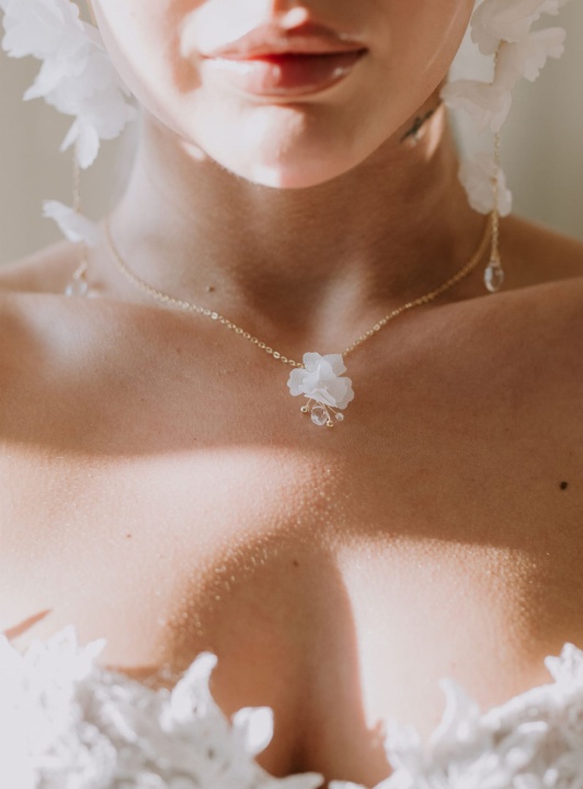 naszyjnik ślubny jedwabny kwiat