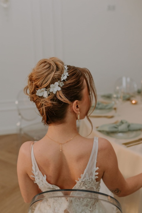 delikatna ozdoba do wlosow na slub na wsuwce