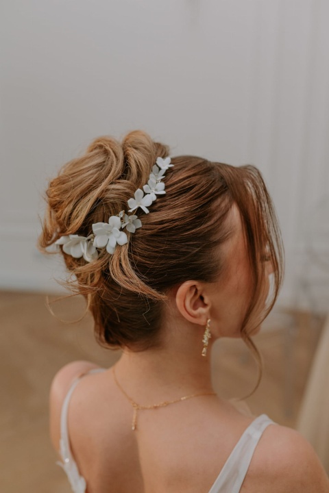 delikatna ozdoba do wlosow na slub na wsuwce