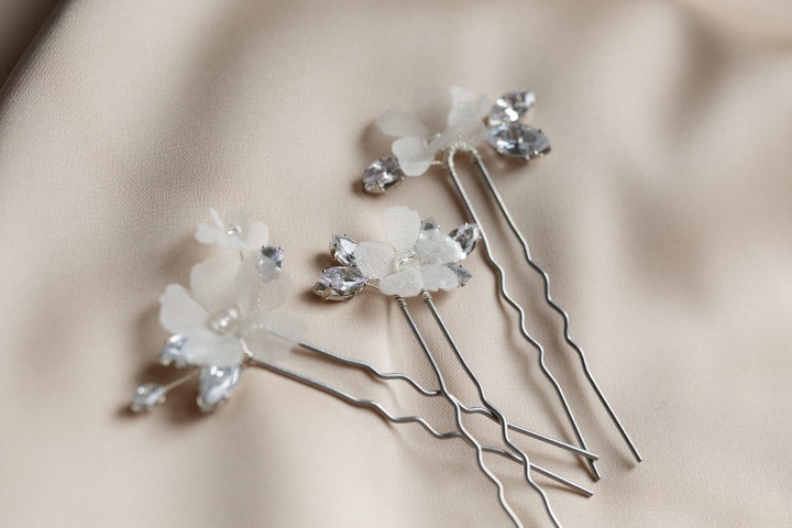 wsuwki do włosów z kwiatami