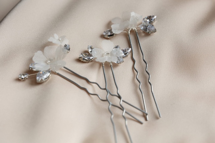 wsuwki do włosów z kwiatami