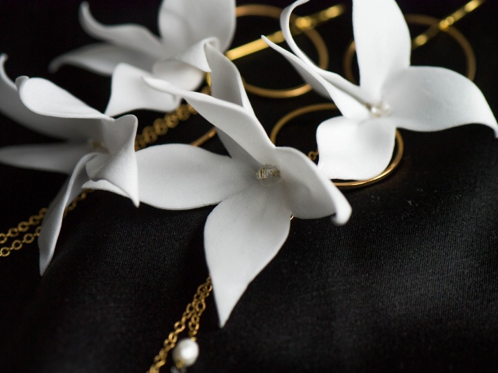 długie kolczyki ślubne z kwiatami