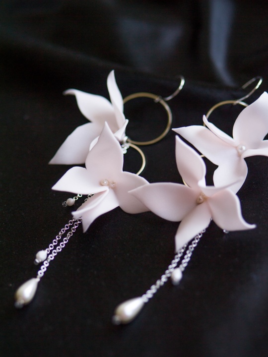 kolczyki ślubne boho z kwiatami jasnoróżowe