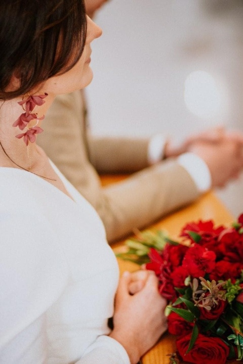 kolczyki ślubne bordowe kwiaty