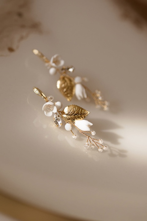 Delikatne kolczyki ślubne listki