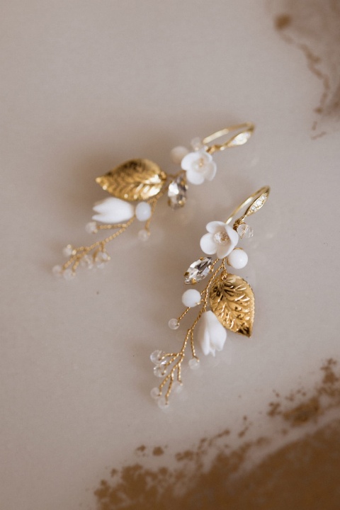 Delikatne kolczyki ślubne listki