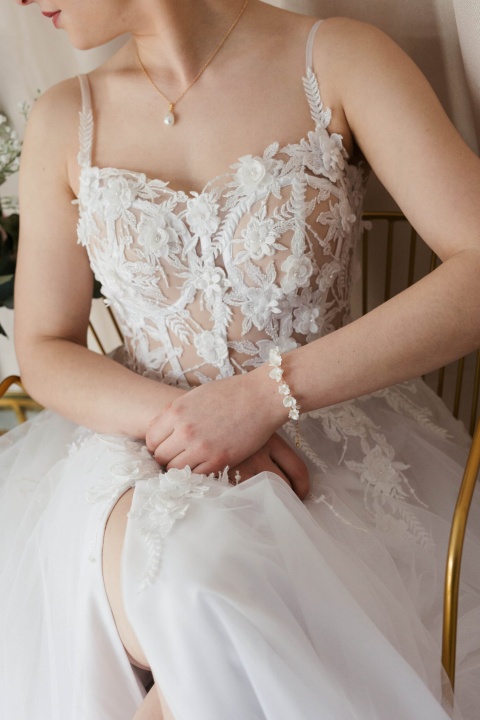 bransoletka białe kwiaty