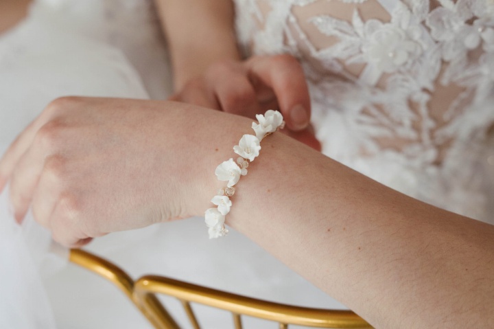 bransoletka białe kwiaty