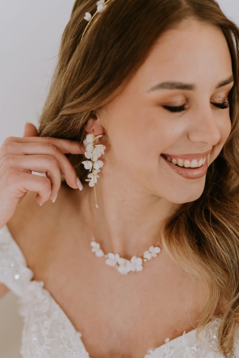 kwiatowe klipsy ślubne złote