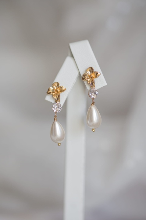 kwiatowe kolczyki ślub złote z perłą