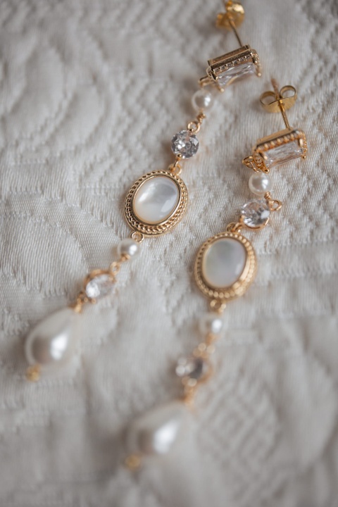 złote kolczyki z cyrkoniami i perłami vintage retro