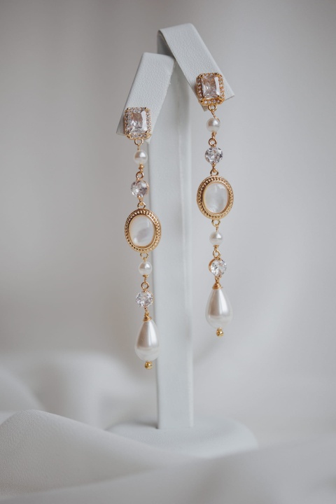 złote kolczyki z cyrkoniami i perłami vintage retro