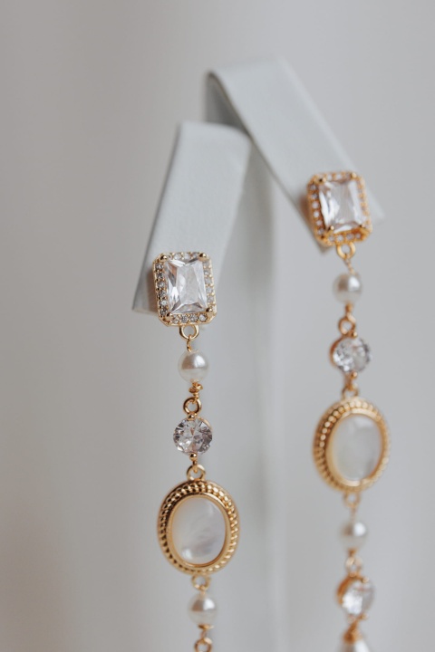 złote kolczyki z cyrkoniami i perłami vintage retro