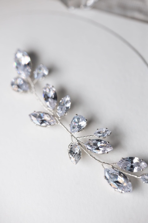 Srebrna gałązka ślubna do włosów z kryształkami w formie listków