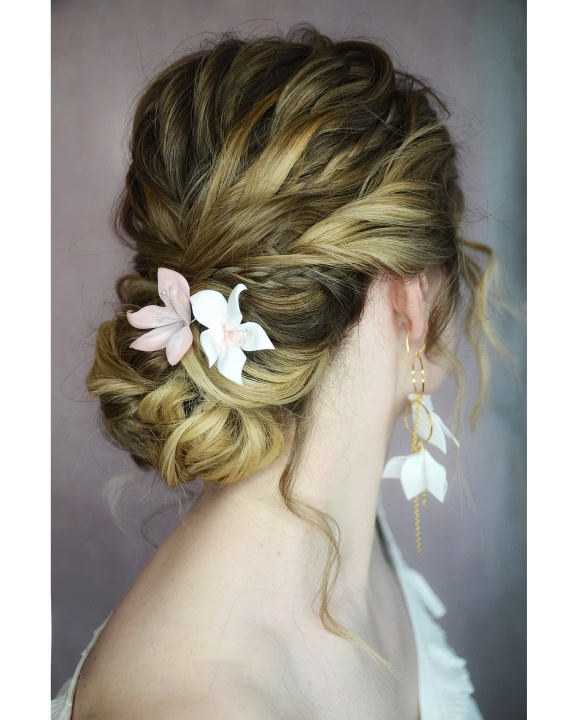 kolczyki ślubne z kwiatami