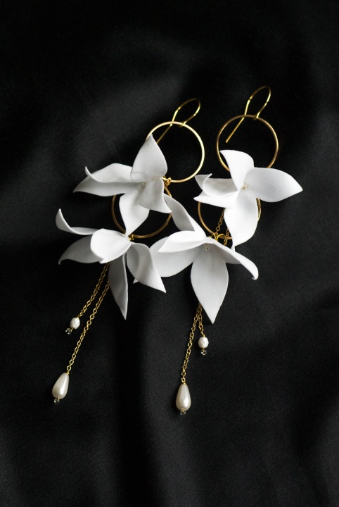 długie kolczyki ślubne z kwiatami