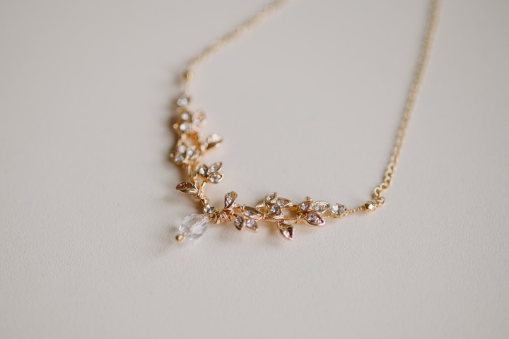 złoty naszyjnik ślubny