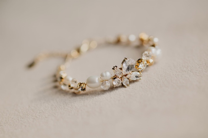 złota bransoletka ślubna z cyrkoniami i perłami słodkowodnymi