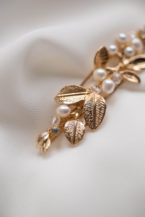 złota spinka do włosów z perłami Poli