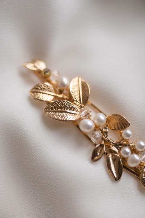 złota spinka do włosów z perłami Poli
