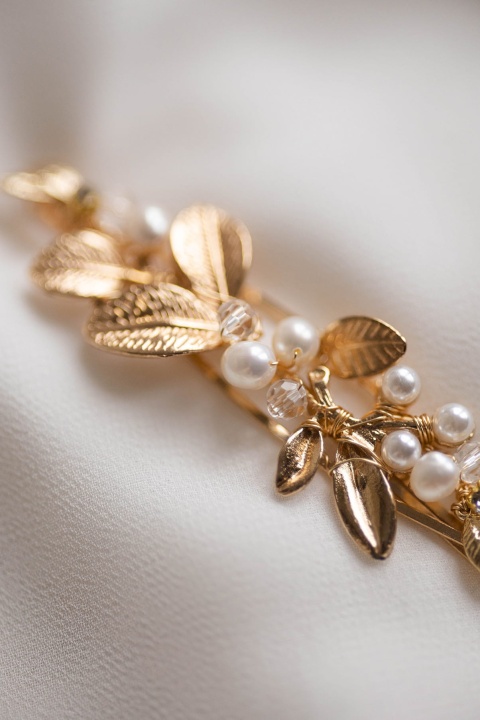 złota spinka do włosów z perłami Poli